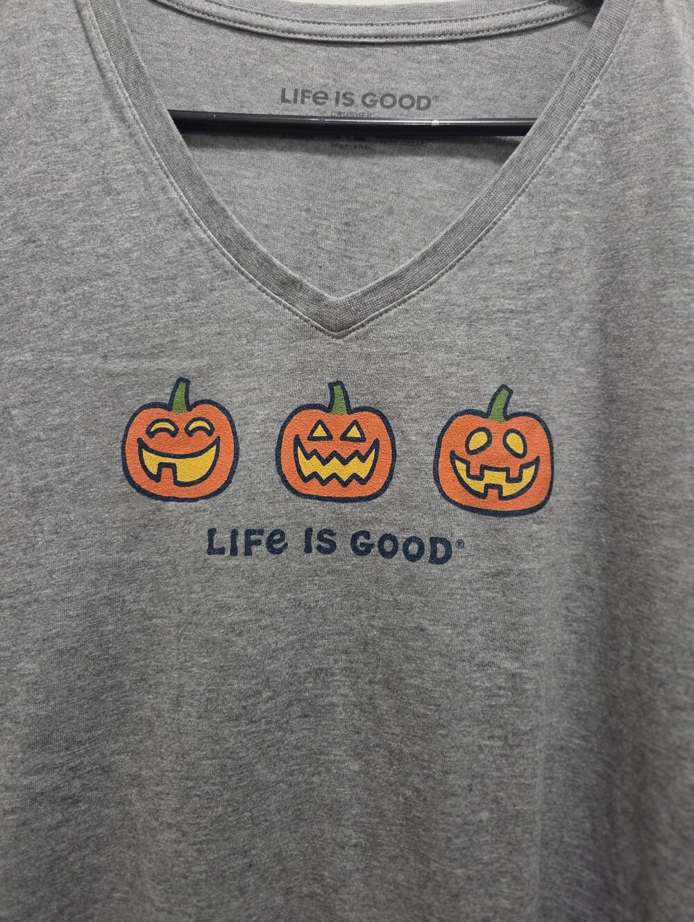 Life is Good Womens XL Halloween Pumpkin T Shirt Gray V Neck Jack O Lantern Tee - Picture 3 of 5